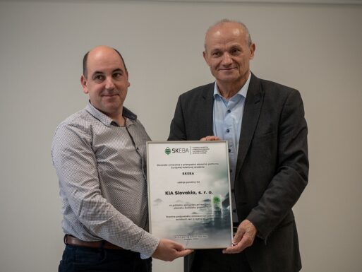 Spoločnosť Kia Slovakia pripravuje svojich zamestnancov na zavedenie výroby elektromobilov